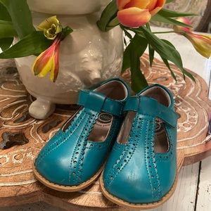 Livie and Luca Size 7